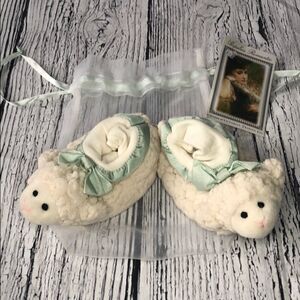 New warm and cozy lamb slippers 6-12 m